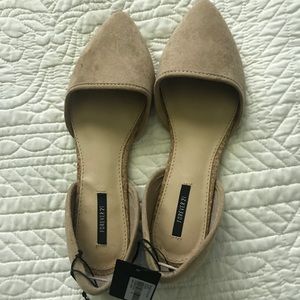 Nude pointed flats